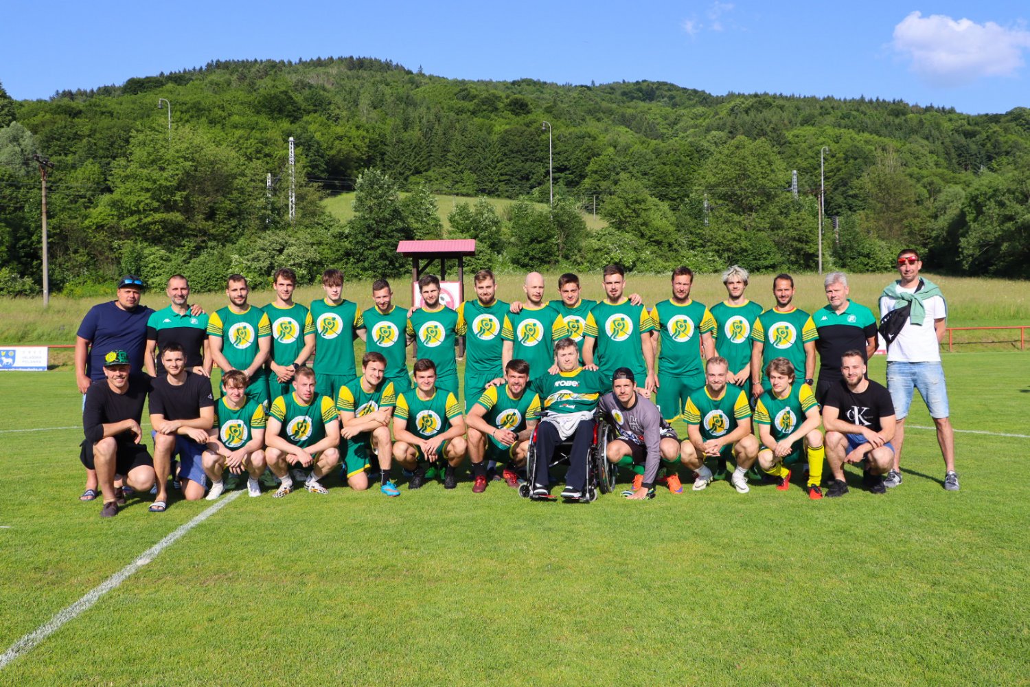 Hokejisté VHK si zahráli fotbalový zápas na hřišti TJ Sokol Valašské Polanky, odkud si po atraktivním utkání vezou prohru 2:6.