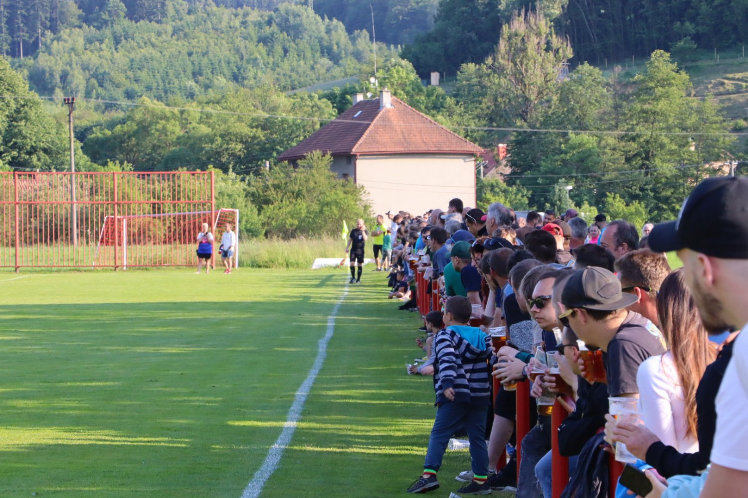 Hokejist VHK si zahrli fotbalov zpas na hiti TJ Sokol Valask Polanky, odkud si po atraktivnm utkn vezou prohru 2:6.